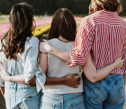 Kontakt: 0163 300 5329